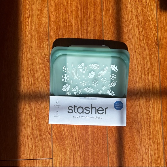 NWT Stasher 2 Pack Holiday Set Silicone Reusable
Sandwich Bags - Picture 1 of 5